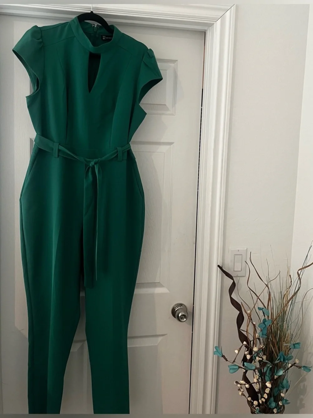 New York & Company Green Keyhole Tie-Waist Jumpsuit - Picture 3 of 7